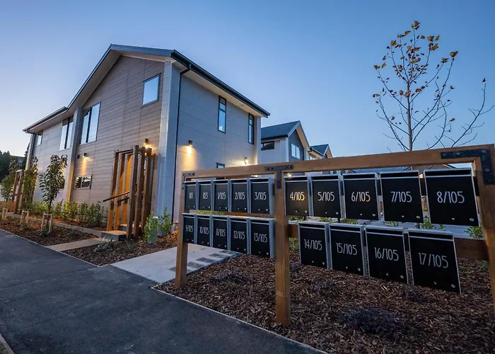 St Albans 2 Bed Townhouse With Carpark