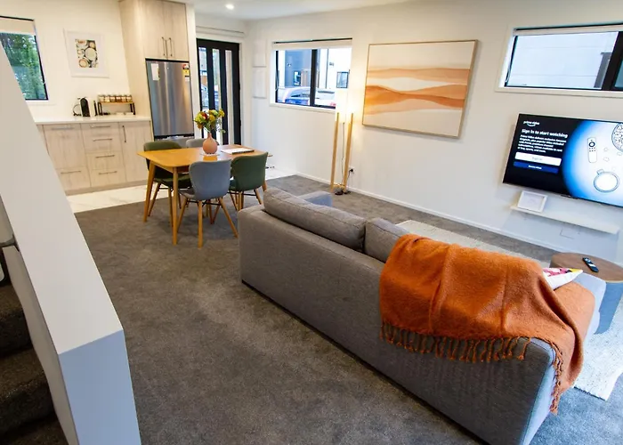 St Albans 2 Bed Townhouse With Carpark